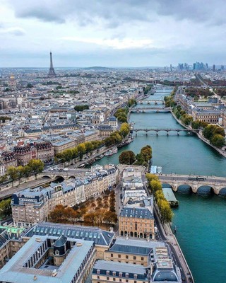 Paris_France_010620A