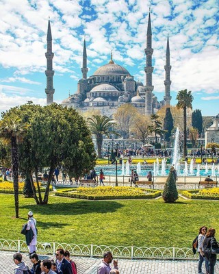 Istanbul_Turkey_120420A