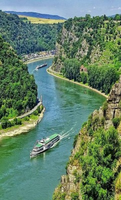 Rhine River Germany_060225A